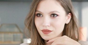 Duygu Özaslan Bikinili Fotoğrafları ile Olay Oldu