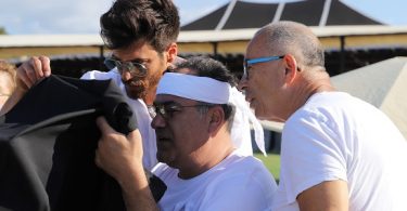 Can Yaman Kamera Arkasına da Göz Kırptı