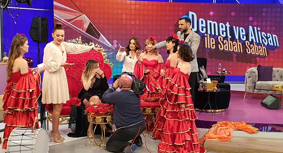 Canlı Yayında Kına Yaktı Gelin Oldu