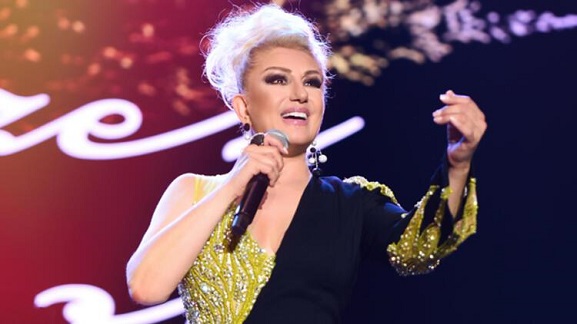 Kuruçeşme'de Muazzez Ersoy Rüzgarı Esti