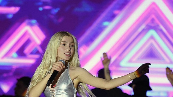Aleyna Tilki Lütfen biz kadınlara sahip çıkın!
