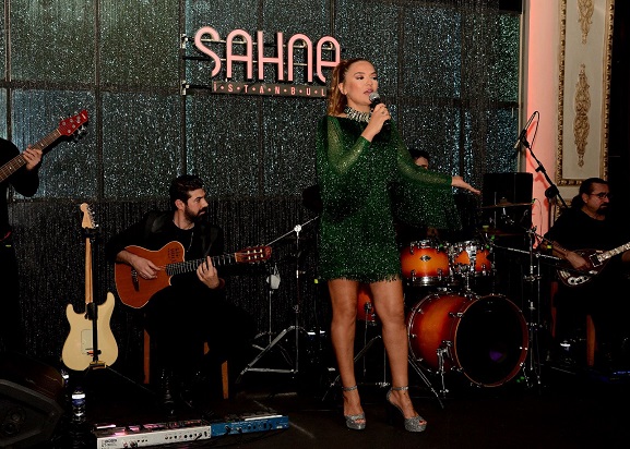 Demet Akalın Takdir Edildi