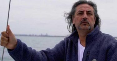 Şarkıcı Çelik Siyasete Girdi