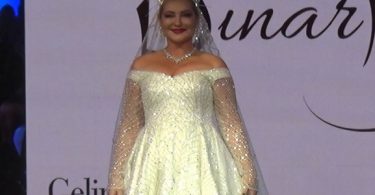 Zahide Yetiş Gelinlik Giydi