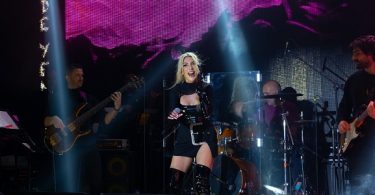 Hande Yener Çılgınlığı Seviyorum