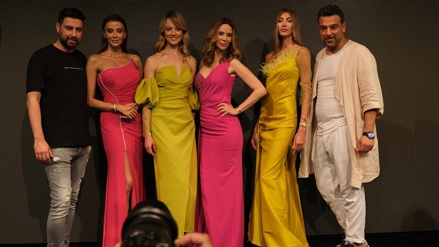 Muhteşem Defilede Dünyaya Barış Mesajı